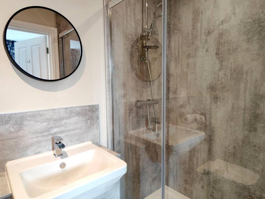Carvetii - Anne House Room 2 - Dbl Bed First Floor En-Suite Карлайл Екстериор снимка